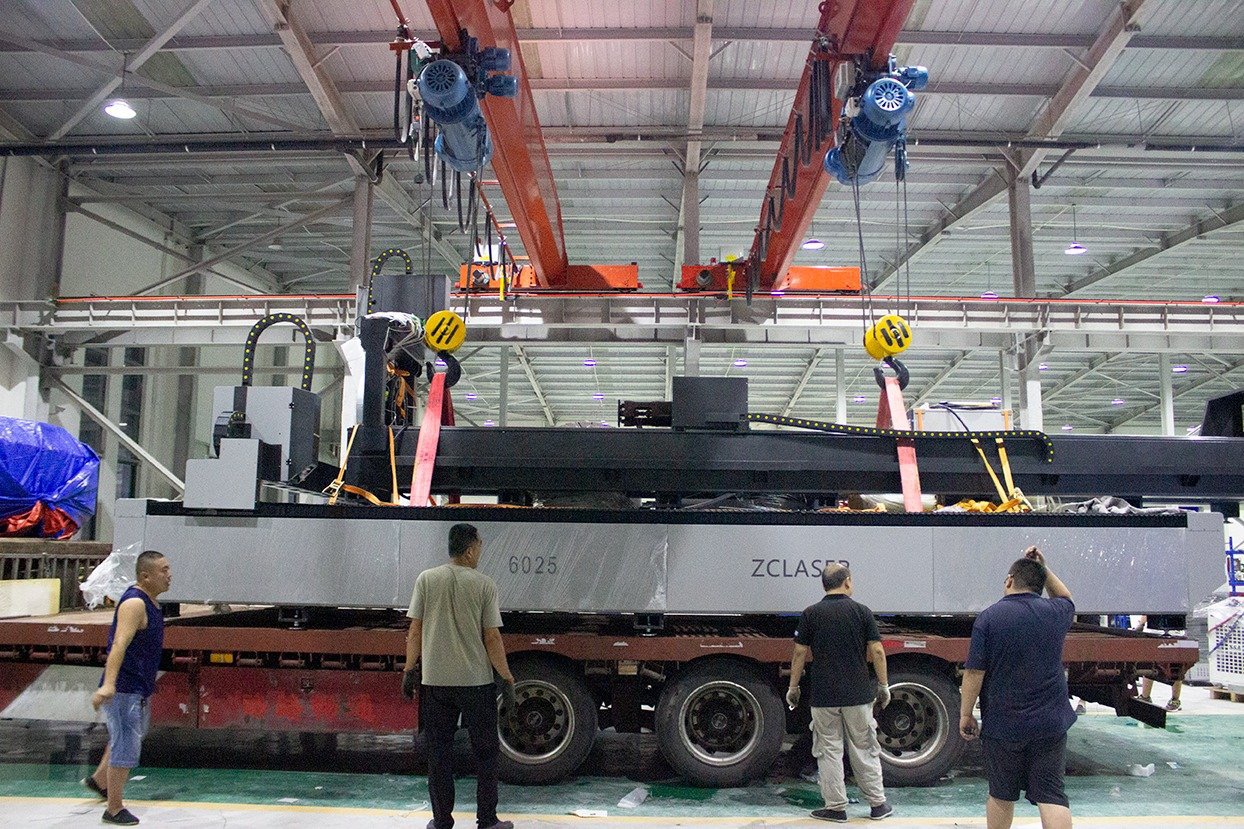chuyên máy cắt laser sợi quang cao cấp