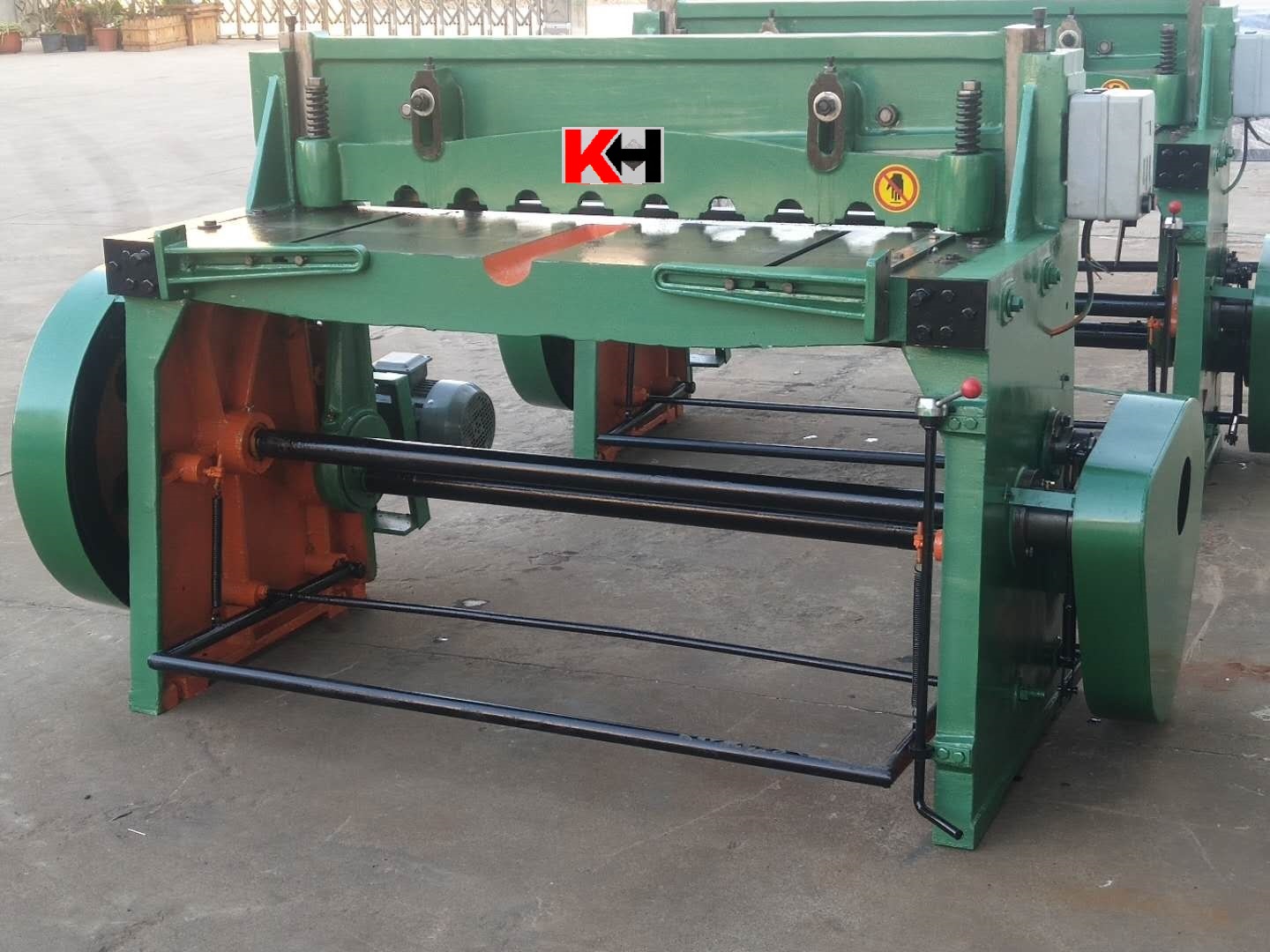 máy cắt tôn