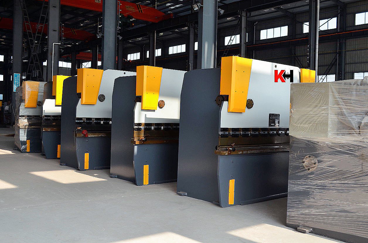máy chấn tôn CNC