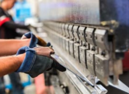 Ngày 7: Chấn nhiều bước có cần thay khuôn không? Cách chọn khuôn chấn V chuẩn trong gia công tôn
