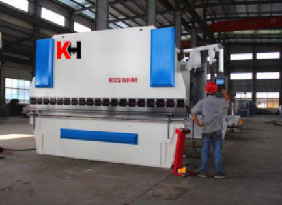 Ngày 3: Máy chấn CNC là gì? Ưu điểm nổi bật và lý do nên đầu tư máy chấn CNC