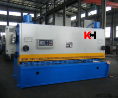 MÁY CĂT TÔN QC12K-62500