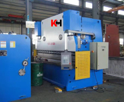 MÁY CHẤN TÔN WC67K/Y-200/2000