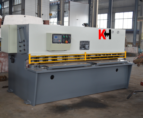 MÁY CẮT TÔN QC10K-63200