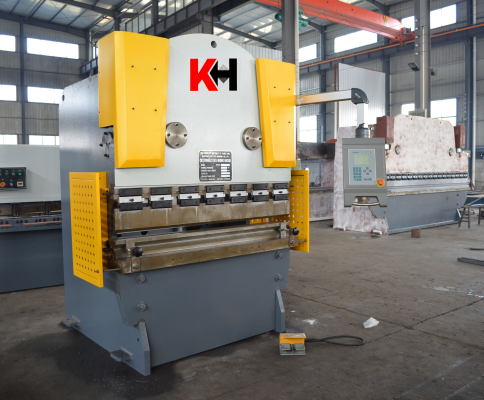 MÁY CHẤN TÔN WC67K/Y-120/3000